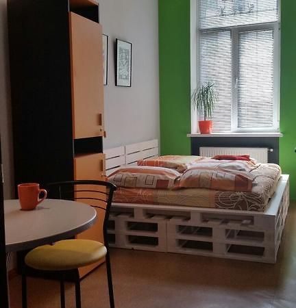 The Georgehouse Hostel Львов Экстерьер фото