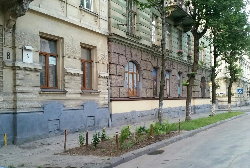 The Georgehouse Hostel Львов Экстерьер фото