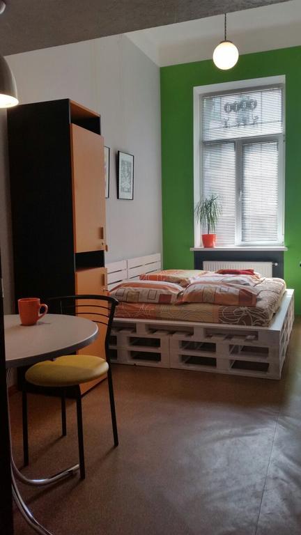 The Georgehouse Hostel Львов Экстерьер фото