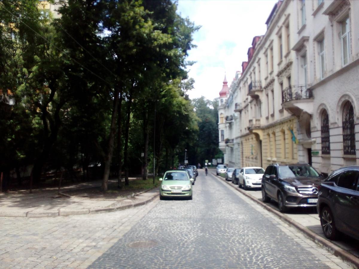 The Georgehouse Hostel Львов Экстерьер фото