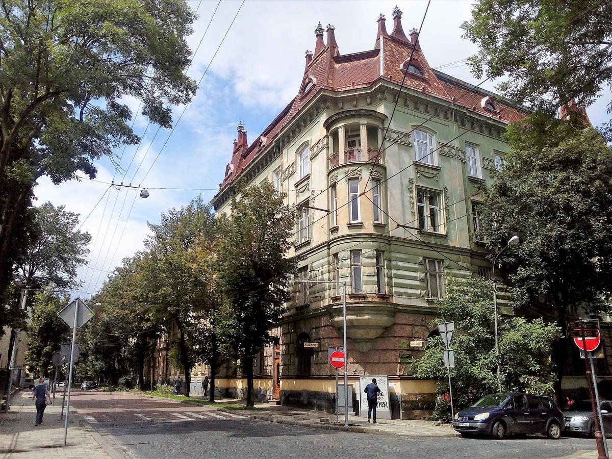 The Georgehouse Hostel Львов Экстерьер фото